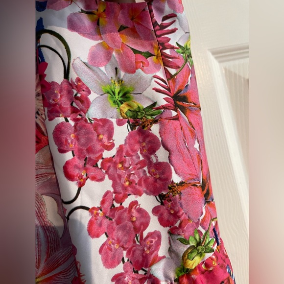 Liz clabour very light weight dress with pockets, back zipper works great. - Picture 3 of 7